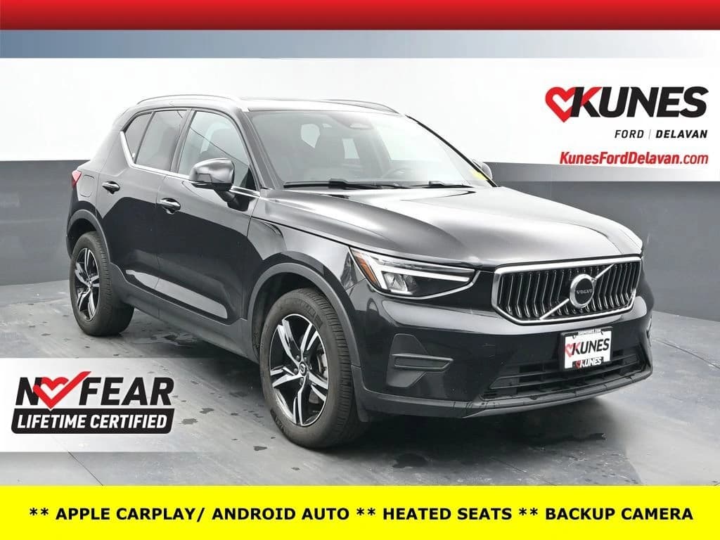 2025 Volvo XC40 B5 Core